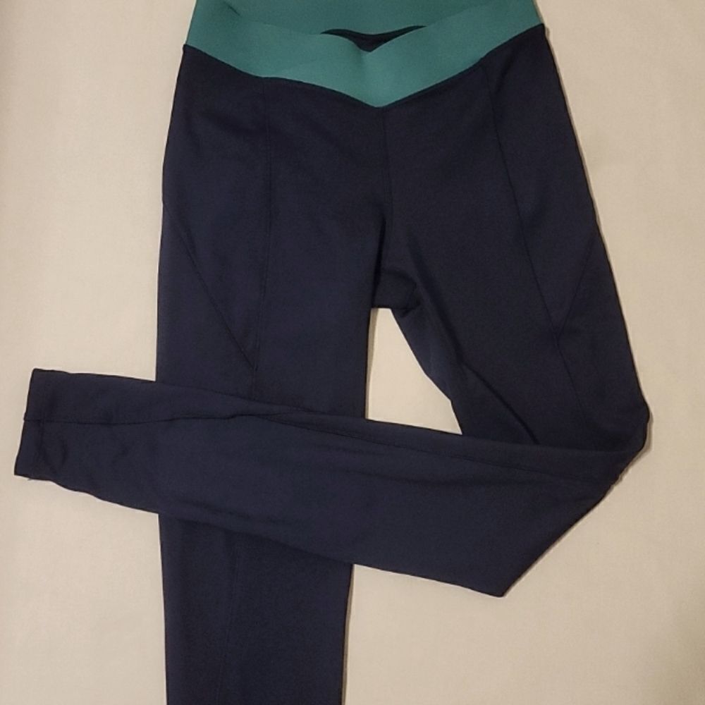 Ivy Park mid rise, crisscross front leggings size small